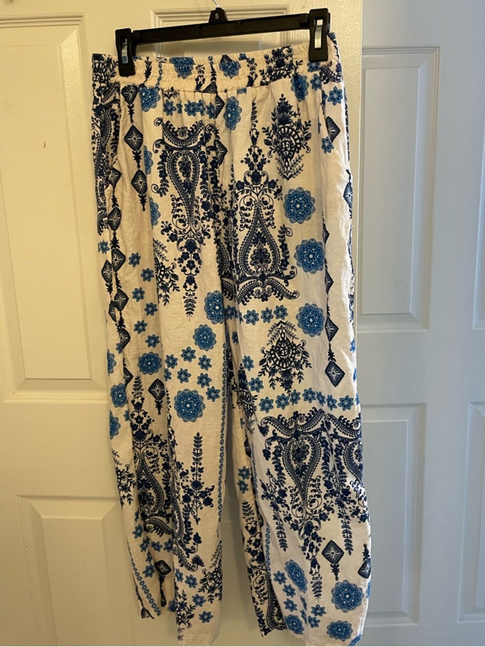 Francesca Bettini linen pants Sz M, blue print , like new